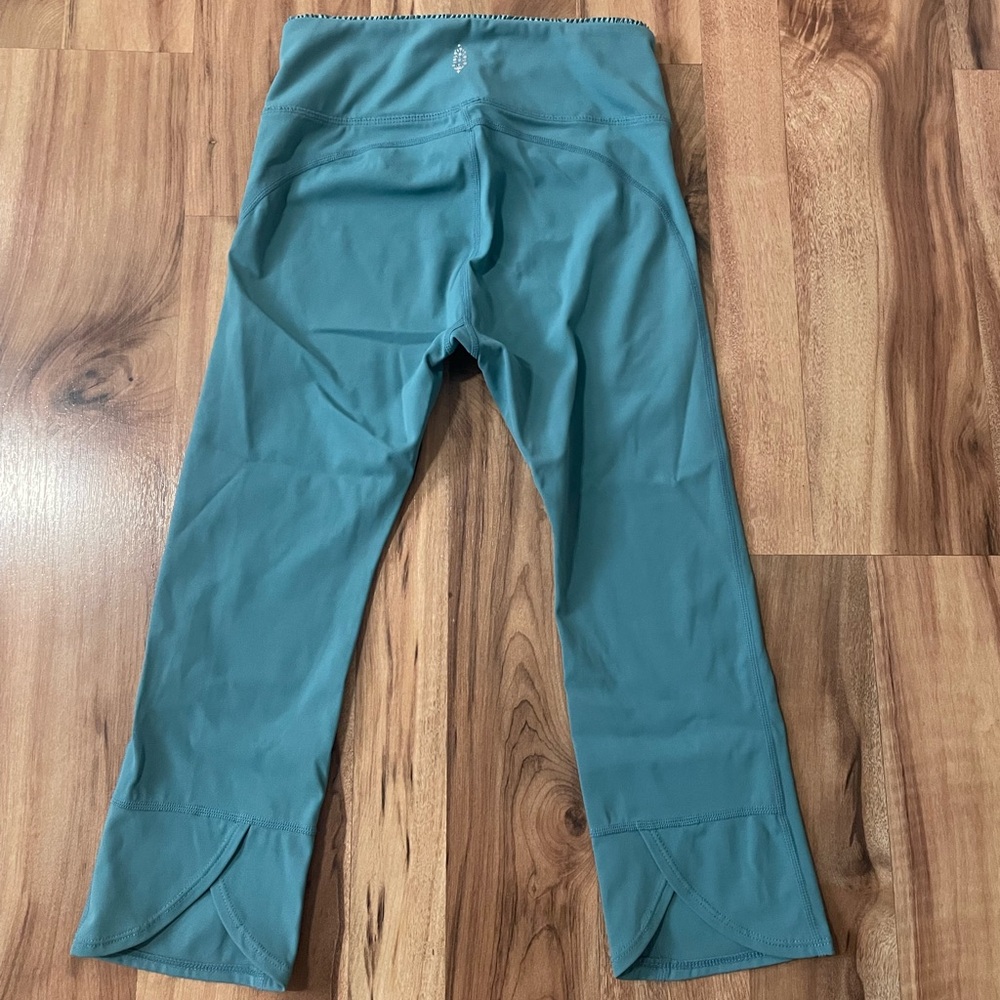 FP Movement by Free People Genesis Scallop Leggings Sz XS - Picture 2 of 6